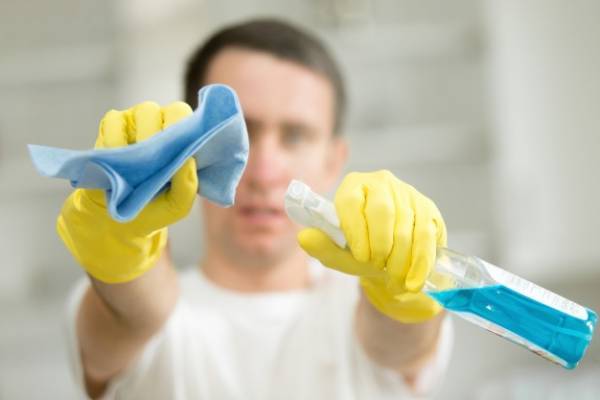 بهترین روش های پیشنهادی برای تمیز و براق کردن شیشه های منزل
