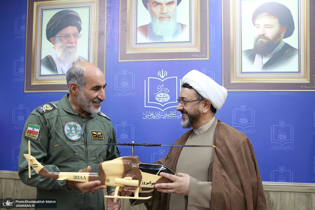 علی کمساری: «استقلال»،«آزادی» و «جمهوری اسلامی» از اصول اندیشه امام خمینی است/ عده ای پیشنهاد انحلال ارتش را به امام دادند که ایشان تمام قد در برابر این دیدگاه ایستاد/ یکی از توصیه های مهم امام این بود که قوای مسلح به مسائل سیاسی و حزبی و جناحی ورود نکنند