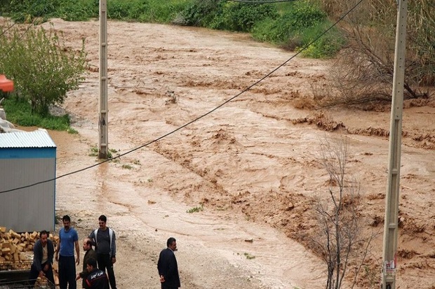 عملیات ایمن سازی رودخانه حاجی عرب بویین زهرا ادامه دارد