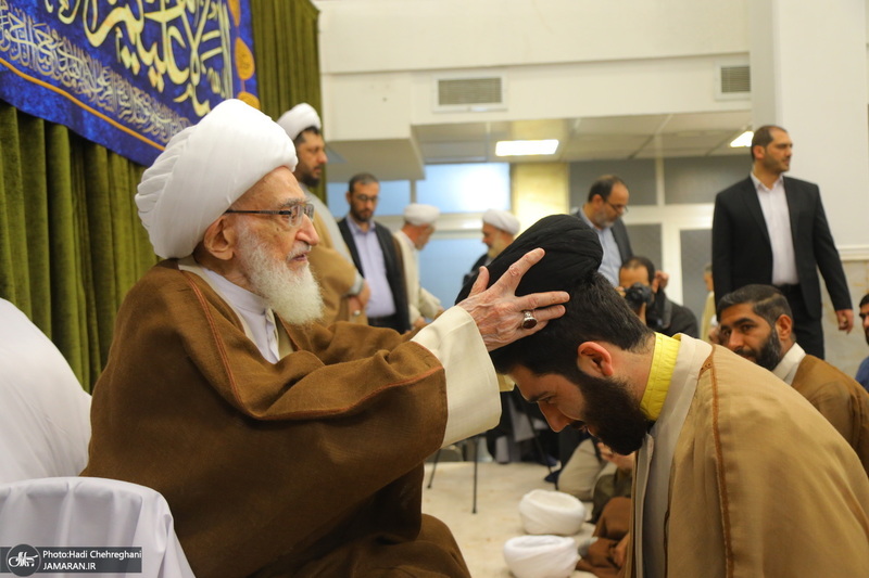 عمامه گذاری طلاب به مناسبت نیمه شعبان