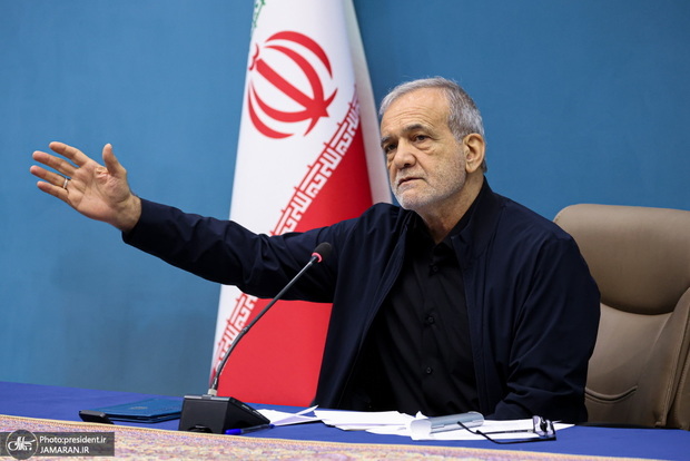 پزشکیان: با شعار دادن نمی‌شود مملکت را درست کرد/ همه باید یاد بگیرند در ناز و نعمت آدم به جایی نمی رسند، نمی شود بدون سختی به جایی رسید