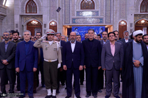 تجدید میثاق رئیس و جمعی از کارکنان بنیاد مستضعفان با آرمان های حضرت امام خمینی (س)