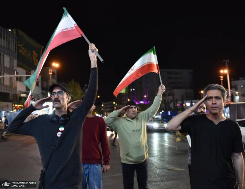 پنجاه و هشتمین اجتماع پر شور مردم در میدان انقلاب -۲