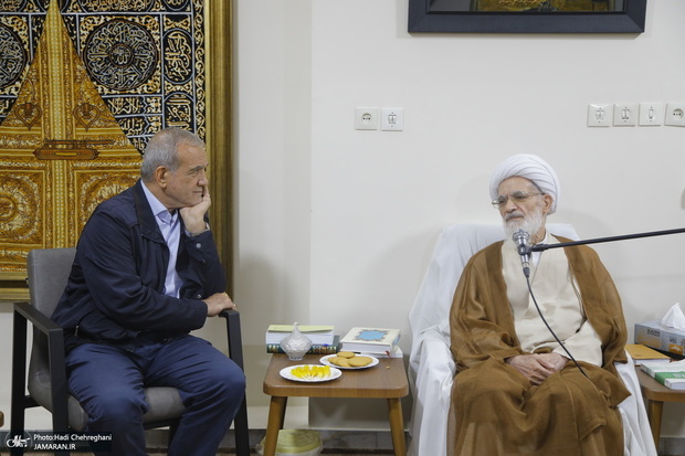 پیام آیت‌الله بیات زنجانی به پزشکیان پس از پیروزی در انتخابات: دعا می‌کنم خداوند معدود ستیزه جویان با شما را اصلاح کند و مدارا با دختران و زنان را هموار و گره حصر عزیزانمان را بگشاید