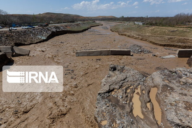 سیلاب راه ارتباطی رودبار به ایرانشهر در جنوب کرمان را مسدود کرد