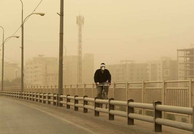 گرد غبار عصر شنبه در خوزستان شدت می گیرد