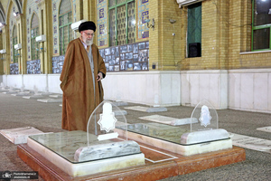 حضور رهبر معظم انقلاب در حرم مطهر حضرت امام خمینی