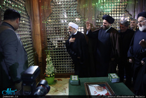 ادای احترام حسن روحانی به امام خمینی و رییس فقید مجمع تشخیص مصلحت نظام