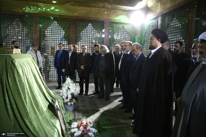 تجدید میثاق رئیس و جمعی از مدیران سازمان صداوسیما با آرمان‌های امام خمینی(س)-2