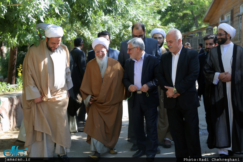 اقامه نماز عید سعید فطر به امامت آیت الله العظمی جوادی آملی در روستای احمدآباد