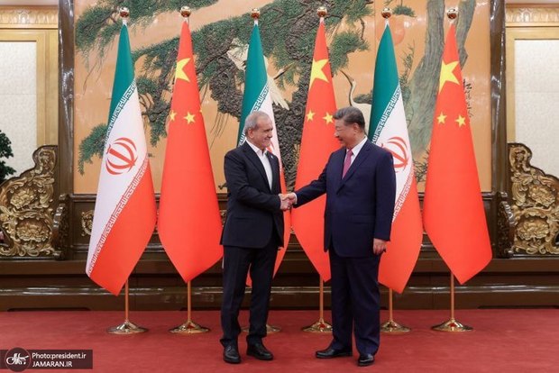 دیدار روسای جمهور ایران و چین/ پزشکیان: چین می‌تواند روی ایران به عنوان کشوری دوست و متحدی قوی و مصمم حساب کند/ شی جین پینگ: مایلیم با نگاه به آینده روابط با ایران را به عنوان شریکی راهبردی توسعه دهیم