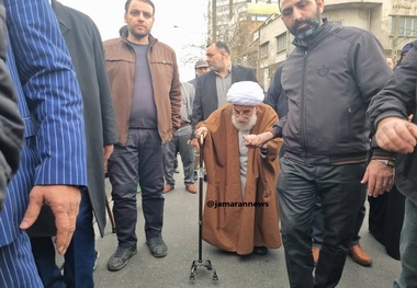  آیت الله جنتی در راهپیمایی ۲۲ بهمن + عکس