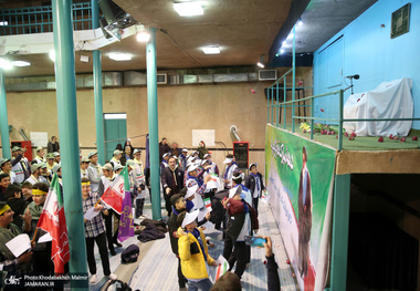 آئین نواختن زنگ انقلاب با حضور دانش آموزان در حسینیه جماران 