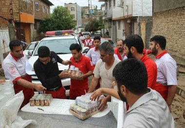 مردم به خدمت‌رسانی داوطلبان هلال‌احمر اردکان اعتماد دارند