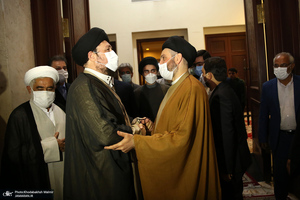 ادای احترام سید عمار حکیم نسبت به حضرت امام خمینی (س)