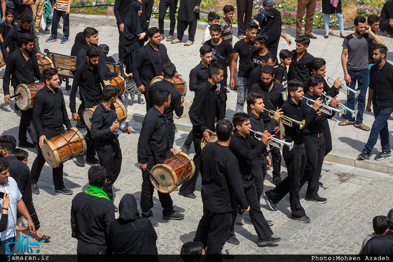 نخل برداری ظهر عاشورا در میدان امیر چخماق یزد