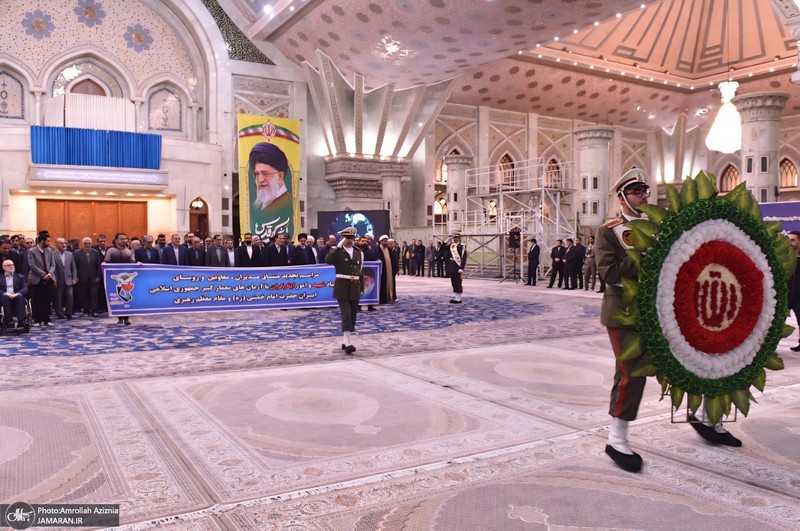 تجدید میثاق رئیس و جمعی از معاونین بنیاد شهید و امور ایثارگران با آرمان های امام خمینی (س)