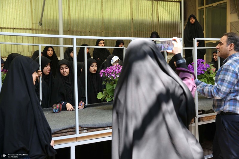 بازدید جمعی از دانش آموزان و توریست ها از جماران