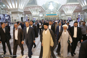 تجدید میثاق وزیر ، معاونان ومسئولان وزارت خارجه با آرمان های حضرت امام (س) 2