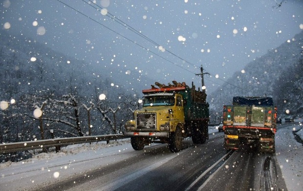 بارش برف بهاری در گردنه قسطین لار قزوین