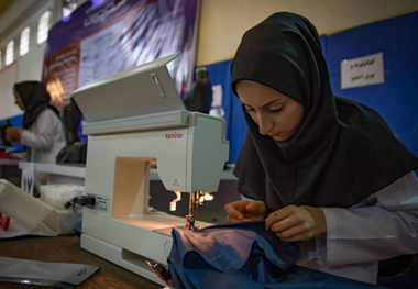 20169 مددجوی کمیته امداد زنجان کمک معیشت دریافت می کنند