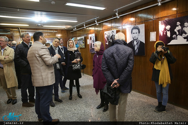 بازدید گردشگران آلمانی و اتریشی از بیت امام خمینی (س) در جماران 