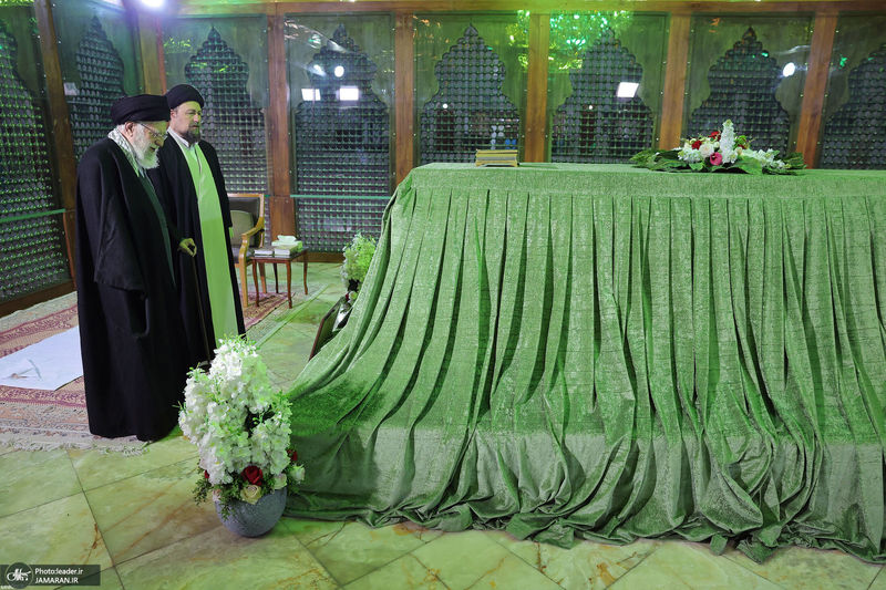 حضور رهبر معظم انقلاب در حرم مطهر امام خمینی(ره)