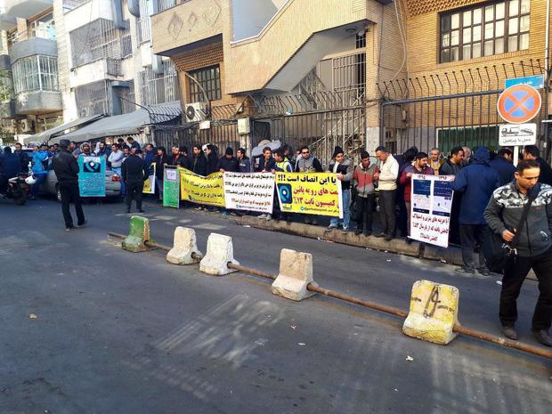 تجمع رانندگان اسنپ برای کاهش کرایه‌ها و حذف برخی تسهیلات + عکس