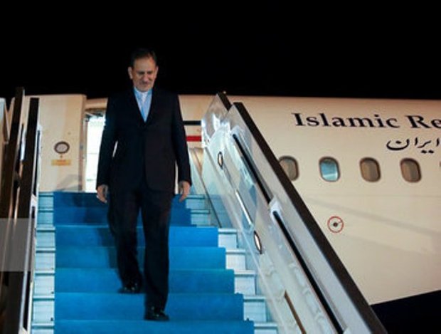 هواپیمای حامل معاون اول رئیس جمهوری به دلیل شرایط نامساعد جوی به شیراز بازگشت