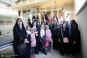 تجدید میثاق دانش آموزان و اقشار مختلف مردم با امام (س) در حسینیه جماران