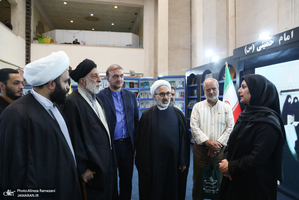 غرفه موسسه تنظیم و نشر آثار امام خمینی (ره) در سی و ششمین نمایشگاه کتاب تهران-4