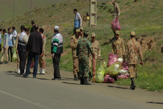 پاکسازی طبیعت با مشارکت دوستداران محیط زیست در عجب شیر