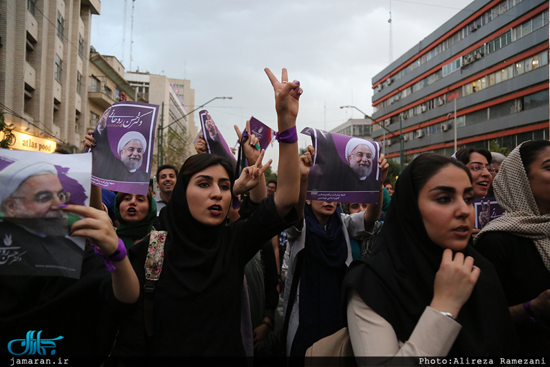 شادی مردم تهران پس از اعلام نتایج انتخابات ۲۹ اردیبهشت 