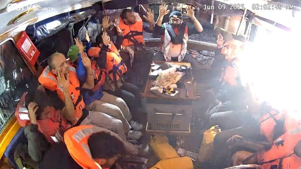 رژیم اسرائیل به کشتی مادلین حمله و سرنشینان آن را اسیر کرد