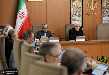 عارف: برخی اظهارنظرها به تقویت فضای خوب کنونی کشور کمک نمی‌کند/ حضور وزرا و مسئولان دستگاه‌های دولتی در استان‌ها و بین مردم یک ضرورت است/ تا پایان سال ۵ هزار مگاوات انرژی خورشیدی به ظرفیت تولید برق کشور اضافه می‌شود