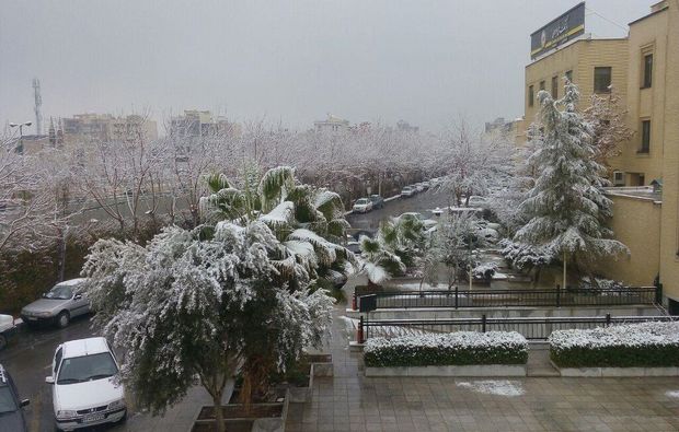 اولین برف زمستانی در اصفهان به زمین نشست