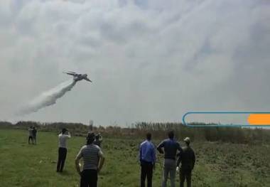  عملیات اطفاء حریق در تالاب انزلی با استفاده از هواپیمای ایلوشین