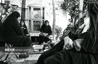 مادران شهدای دفاع مقدس هنوز با یاد و خاطره فرزندانشان زندگی می‌کنند (23)