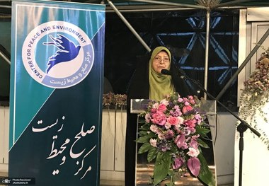 معصومه ابتکار: ترور شهید کمال خرازی به خاطر فعالیت‌های صلح‌طلبانه ایشان بود/ جفری ساکس: دولت آمریکا در برابر صلح قرار گرفته است/ آمریکا تولد ۲۵۰ سالگی‌اش را جشن گرفته در حالی که ایران ۲۵۰۰ سال تمدن دارد