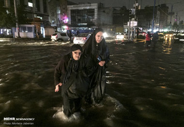 آب گرفتگی منازل و معابر در اهواز + تصاویر