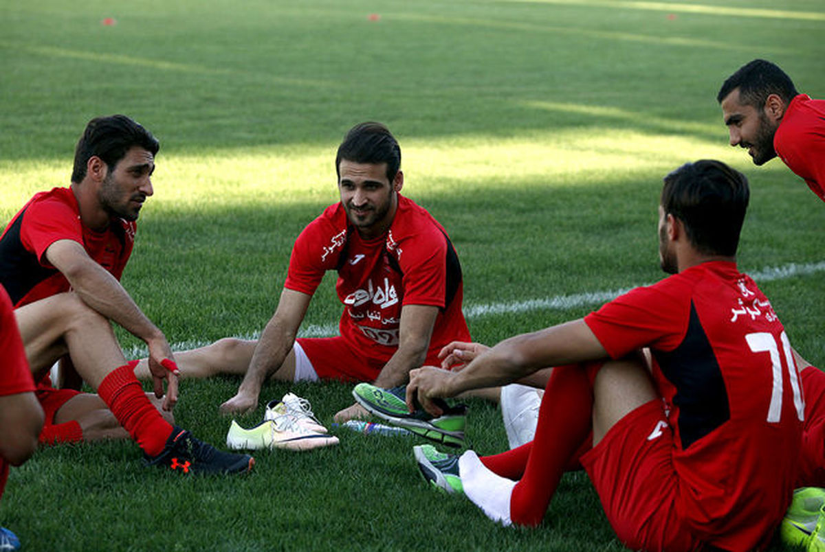احمد نوراللهی: هواداران پرسپولیس بدون هیچ حاشیه‌ای فقط تیم را تشویق کنند