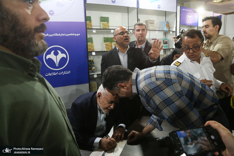 مراسم چاپ هفتم خاطرات ۸ساله محمدجواد ظریف