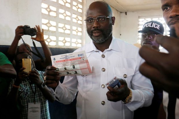 فوتبالیست برگزیده جهان که رئیس جمهور شد/ جشن و شادی مردم+ تصاویر