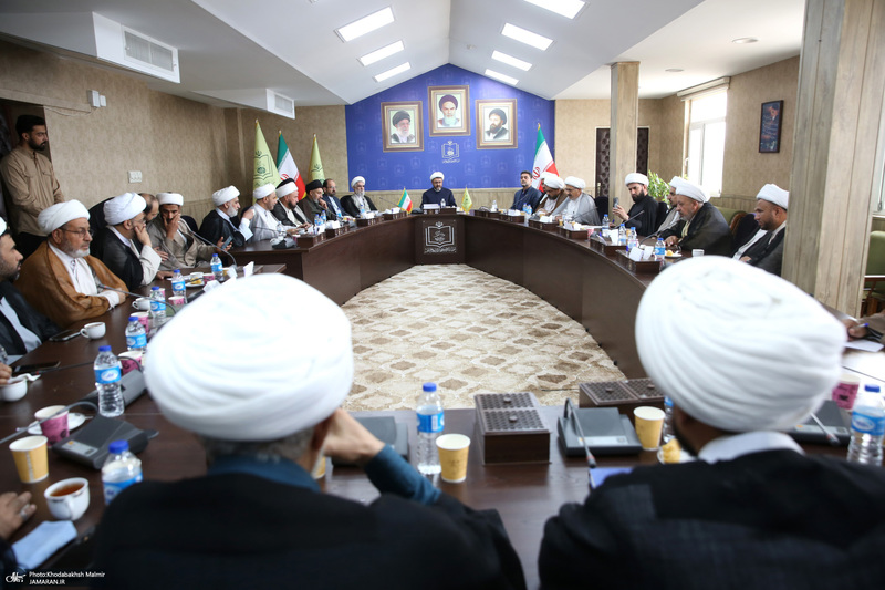 دیدار جمعی از علمای کشور عراق با رئیس موسسه تنظیم ونشر آثار امام خمینی