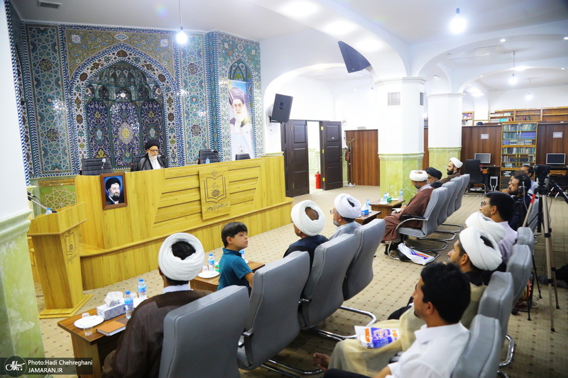 نشست «قرآن و عترت، محور اتحاد مسلمانان در اندیشه امام خمینی(س)» به زبان اردو