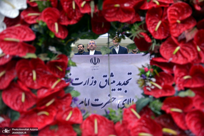 تجدید میثاق وزیر و کارکنان وزارت نیرو با آرمان های حضرت امام خمینی(س)