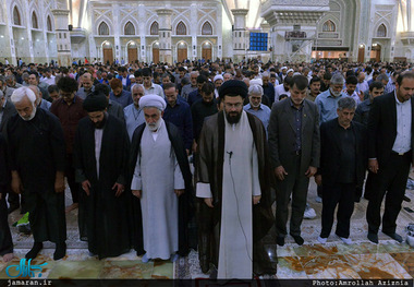 اقامه نماز مغرب و عشاء 14 خرداد به امامت حجت الاسلام والمسلمین سید یاسر خمینی+عکس