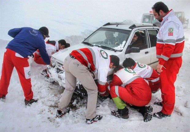 امداد رسانی به ۱۳۸۲ نفر گرفتار در برف و کولاک چهارمحال و بختیاری انجام شد