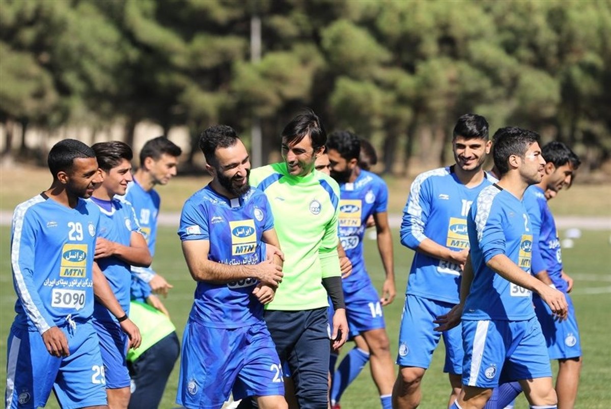 بازیکنان استقلال به شفر تبریک گفتند