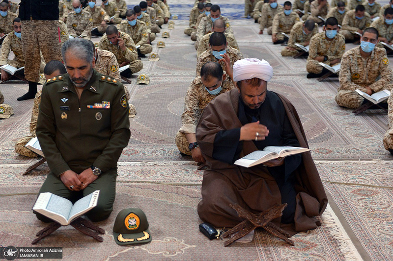 محفل انس با قرآن پرسنل وظیفه مرکز آموزش شهید اسدی دژبان کل ارتش در حرم امام خمینی (س)